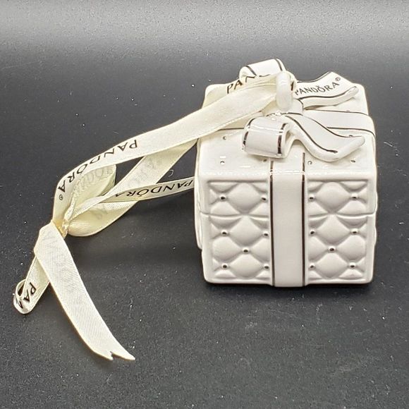 Pandora 2016 Porcelain White Silver Quilted Christmas Present Ornament - Picture 11 of 15